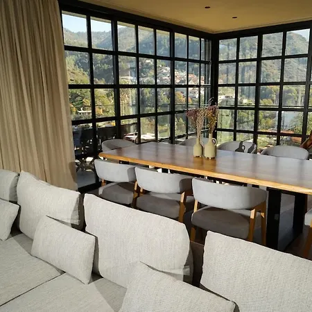 بيت للعطل Luxury 5-bedroom Kalopanayiotis *