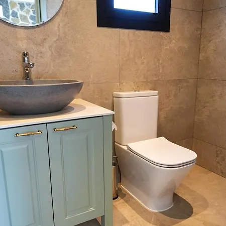 بيت للعطل Luxury 5-bedroom Kalopanayiotis *