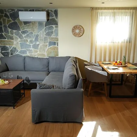 Luxury 5-bedroom Kalopanayiotis *